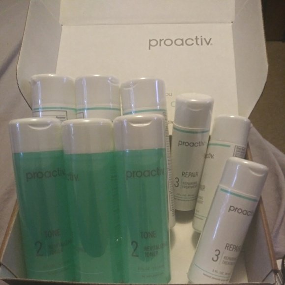 PoshmarkCarrie's tweet photo. So good I had to share! Check out all the items I'm loving on @Poshmarkapp #poshmark #fashion #style #shopmycloset #carmenmarcvalvo #chloe #proactiv: https://t.co/CLuHqCApcL https://t.co/YK47lhonu8