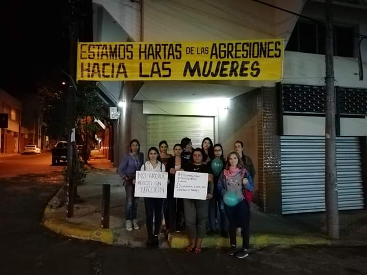 RevistaEmancipa's tweet photo. #EmancipaParaguay
Ante la violencia sufrida por una compañera periodista respondemos: 
#Hartas 🤚🏼 si nos violentan a una, nos violentan a todas. 
Estamos juntas 💜 https://t.co/oubKt87z1J