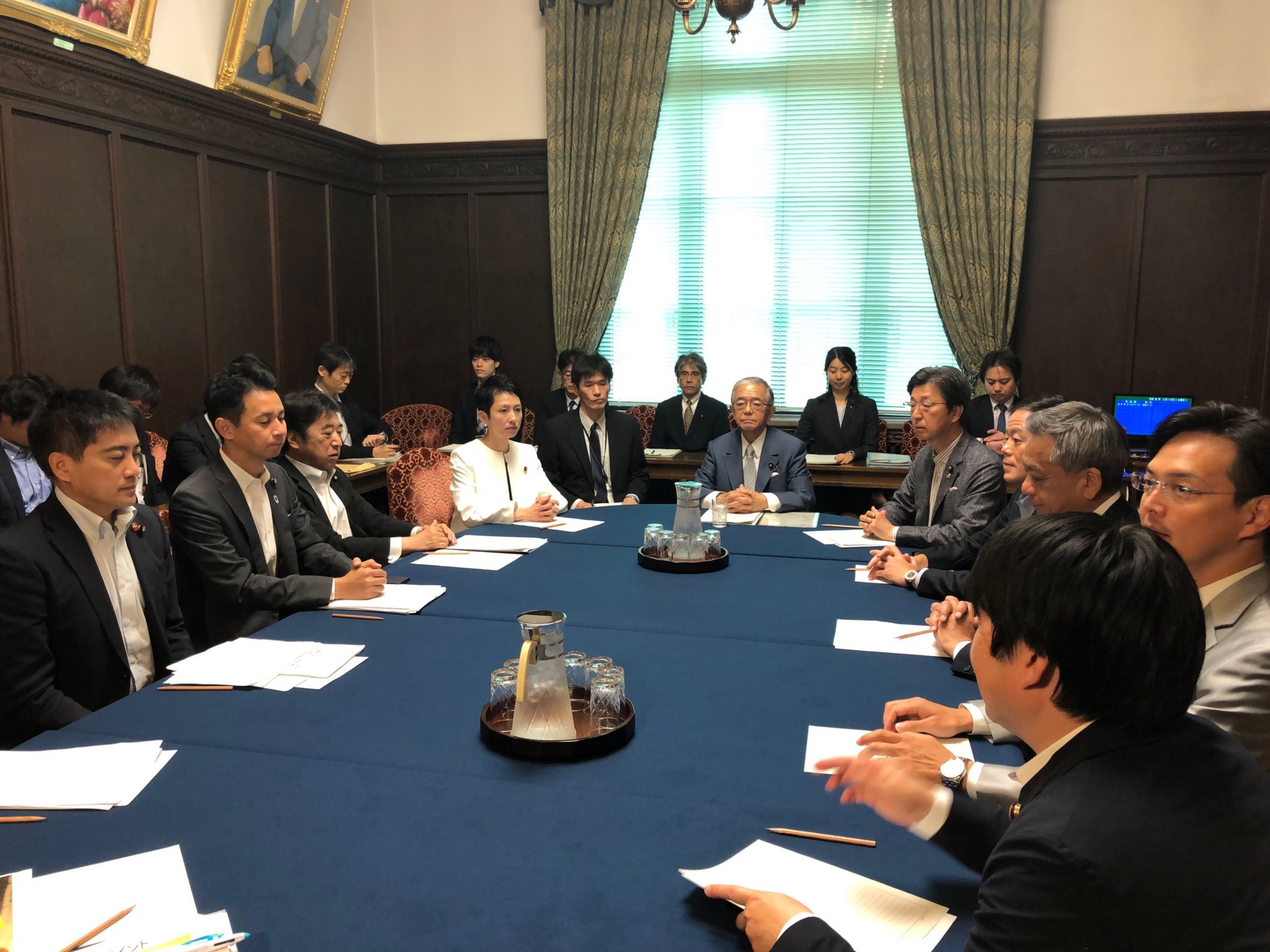 蓮舫 変えよう 立憲民主党 On Twitter 集中審議は開かない 自民党筆頭理事の発言 つまり参議院予算委員会で安倍総理出席の審議は行わない宣言です 集中審議を開く方向で話していたものが 一転 拒否 前回の理事懇と今日の理事懇の間にあったのは