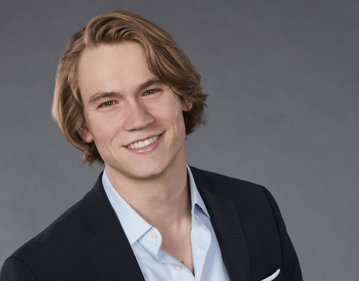 trendsperiod's tweet photo. Hannah Sent John Paul Jones home, while Luke P continues. John Paul Jones, here are the Things You Didn't know About The Bachelorette Contestant #johnpauljones #lukeP #thebachelorette https://t.co/Qqhbt3HO8U https://t.co/6atcifNaRl
