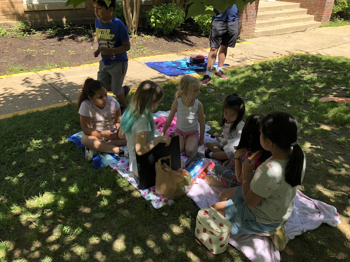KWBrente's tweet photo. Today was the perfect day for a picnic with friends. Just ask first grade! @karmstrongKWB @KWBhensley @kdelenickKWB @KWBstewart @BoniBonifaz #KWBpride https://t.co/K1wblN6XBu