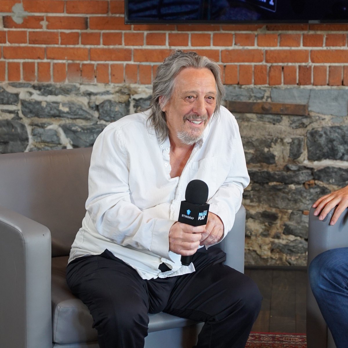 StingrayMusique's tweet image. Nous avons eu l'immense plaisir d'accueillir aujourd'hui @Sergefiori, pour une entrevue #PausePlay. La vidéo sera publiée bientôt. En attendant, ne manquez pas son nouvel album "#SeulEnsemble" &amp;amp; sa série de spectacles!

Serge sera aussi notre programmateur invité en juillet.