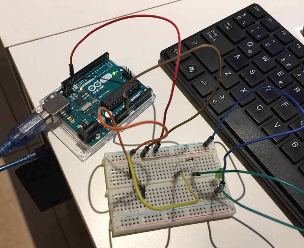 OpenHacks's tweet image. Arrancamos una nueva edición del curso básico de #arduino con introducción a #iot 👊🏻💻📟🖲#MakeItHacking #openhardware @ioThinkTech @interadyn