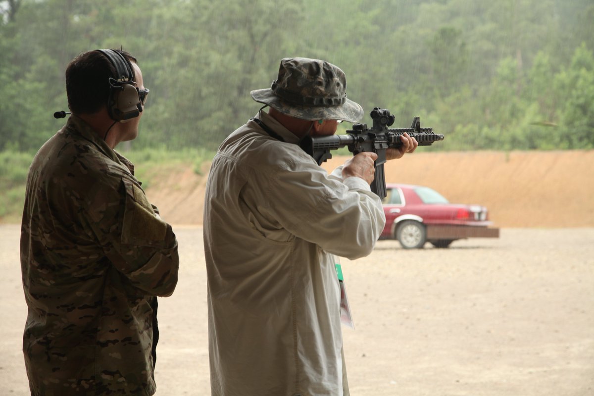 USASOCNews's tweet photo. #CAPEX2019 is underway @FtBraggNC this week. CAPEX community participants #fired some of the same weapons our #SpecialForces Soldiers use and watched as they showcased what makes #ARSOF unique. https://t.co/fCtztSWalc
