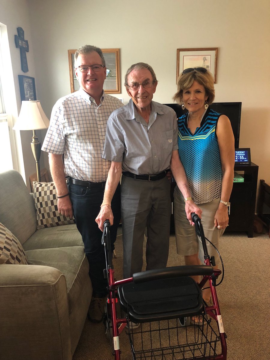 ChrisKidhayes's tweet photo. Great to see a long time family friend Bill Kumpf. A lot of good memories with my folks. https://t.co/vETjPd5k53