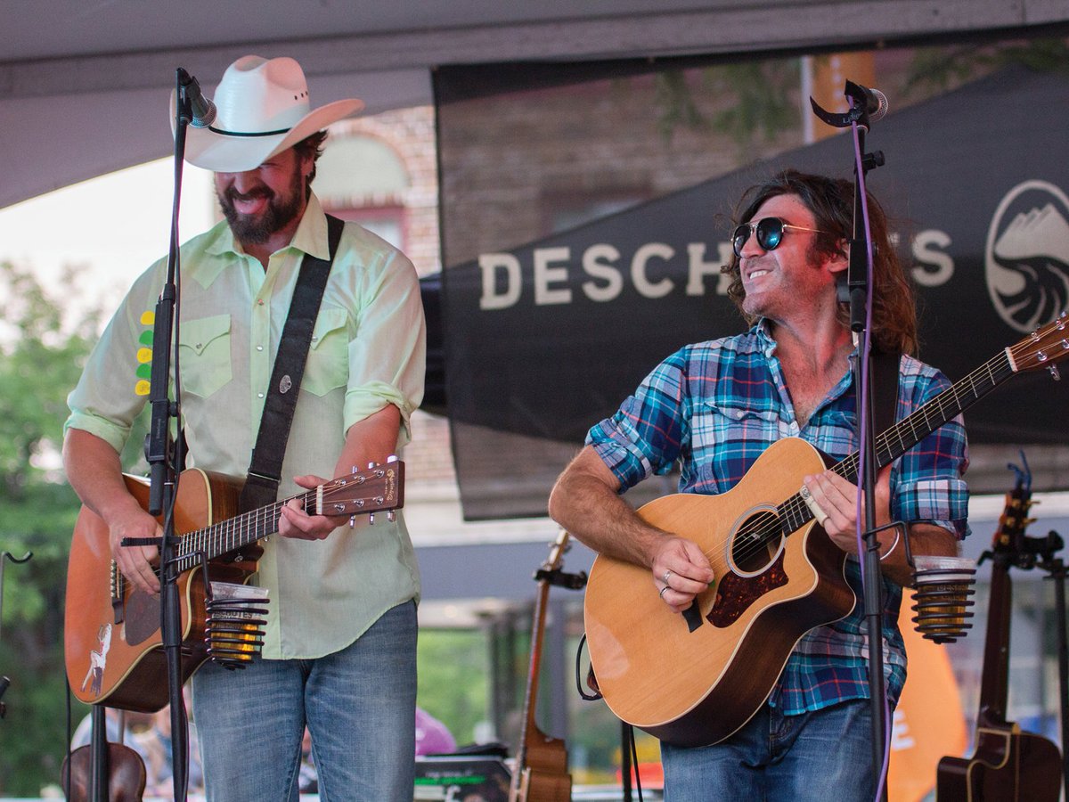 foodfightmadisn's tweet photo. Your favorite summer music fest is back! ๐ธโ๏ธ๐ป @MyTWheelHouse #atwoodcitylimits #textubbs #madisonwi https://t.co/gSHVC3b6BL https://t.co/vWnuouDfNp
