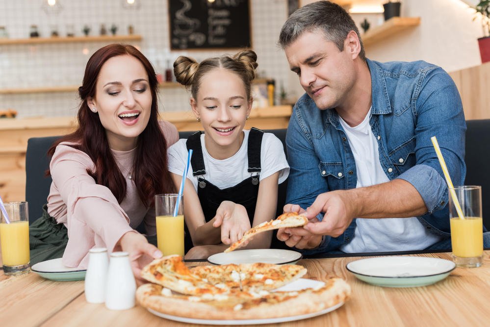 DelfiorePizza's tweet photo. "Nothing is better than going home to family and eating good food and relaxing." #IrinaShayk #FoodQuotes https://t.co/FKeT2kjkMI