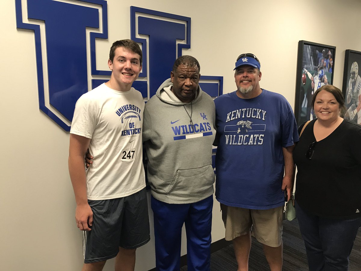 logan_weedman's tweet photo. I had an awesome day at Kentucky today!!
@UKCoachStoops 
@vincemarrow 
@CoachSchlarman 
@CoachDeanHood 
@SWiltfong247 
@coachhawkins1 
@RowlandRIVALS 
@AllenTrieu 
@JEdwar247 https://t.co/DbGG198y14