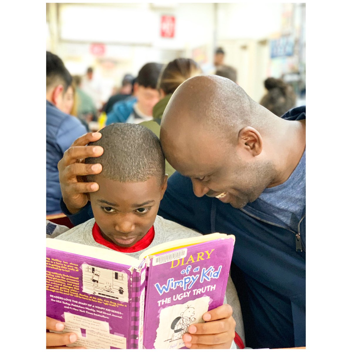 thetracymoore's tweet photo. Every family has it’s own flow. We have a family cheer, ridiculous pet names & inside jokes that make us act a fool. The dynamic is sweet & I’m taking a moment to mark it b/c the days are long but the years are short 💕.
What silly things does your family do together? #TeamPerron https://t.co/ofXbHS8vu4