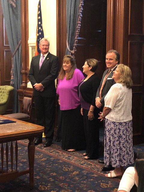 EFTX's tweet photo. History was made today! We are pleased to announce, Sam’s Law, House Bill 684 has been signed by Governor Abbott! Thank you Representative Clardy and Senator Hughes for pushing for this legislation. #EpilepsyAwareness #SamsLaw2019 #HB684 #SeizureSmartSchools https://t.co/x8ZNcOalzM