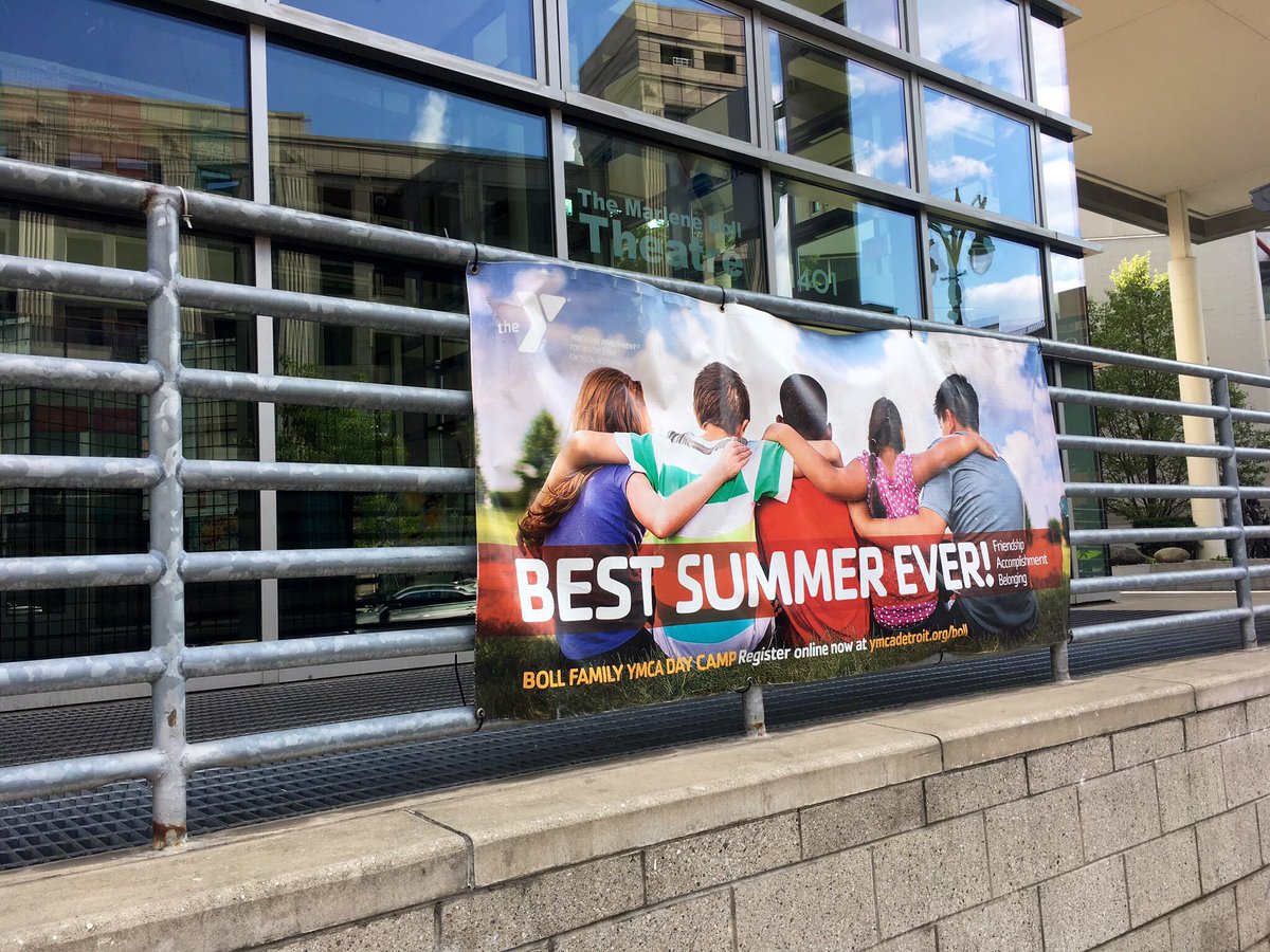 WilsonMellissa's tweet photo. Planning for the #BestSummerEver #LitLabPopUp with community partners @DetroitBCDI and @YMCADetroit to benefit children and families around the Mt. Elliott Park #SplashPad area! #MeetUpAndReadUpDetroit Tuesdays starting July 16 from 5:30-6:30 #MeetUpAndEatUp #WayneLiteracy https://t.co/gvy44YhM3D