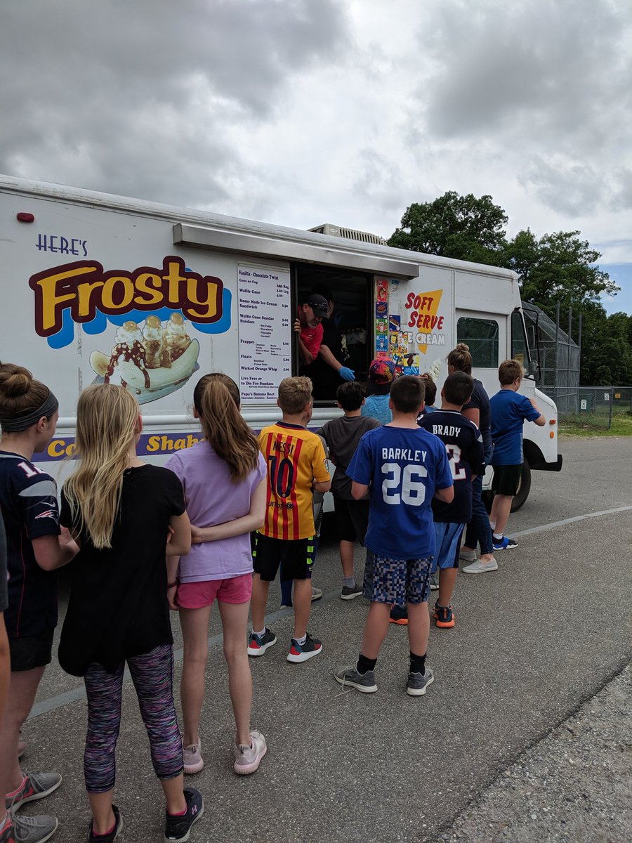 MT_Gr5's tweet photo. Our fifth graders had a fun surprise this afternoon! #mtarewe https://t.co/AcZh95YvYx
