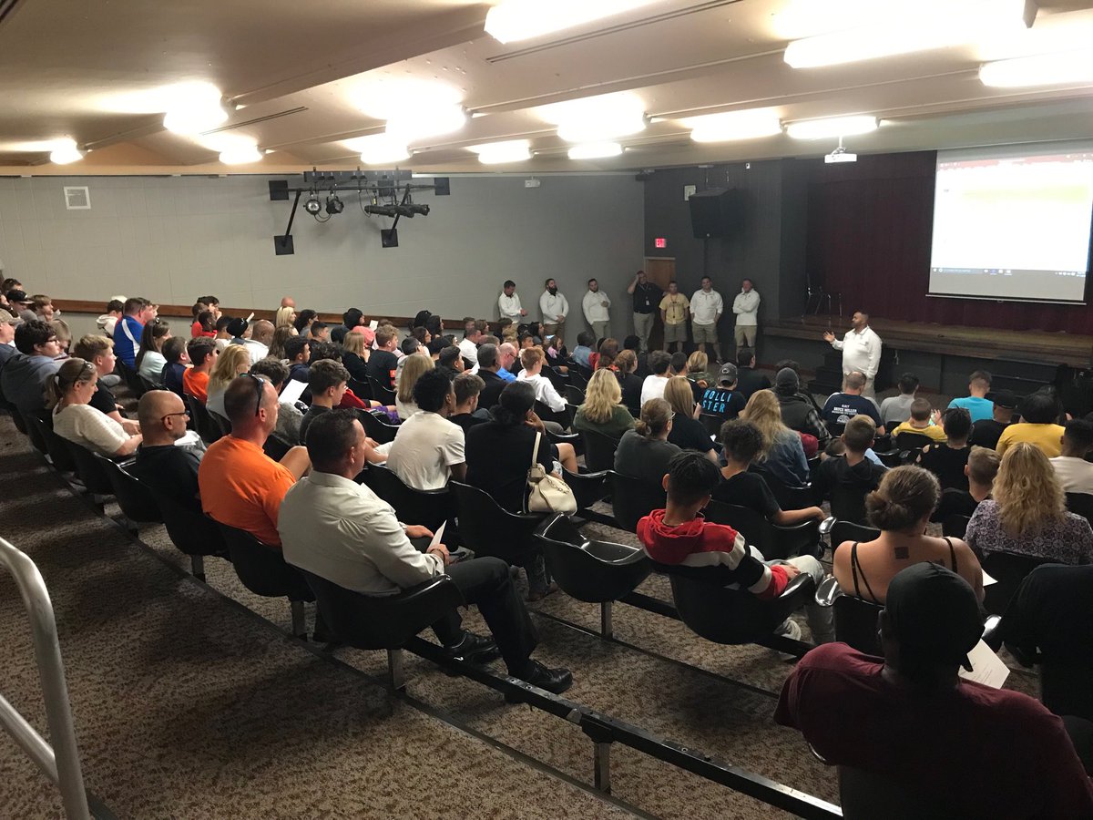 GCSDDRichardson's tweet photo. Packed house for the informational meeting for parents and players in the Forum Room. Great to see the excitement. ⁦@atrojanfootball⁩ ⁦@Kcolic1⁩ https://t.co/xkV5AAQbBK