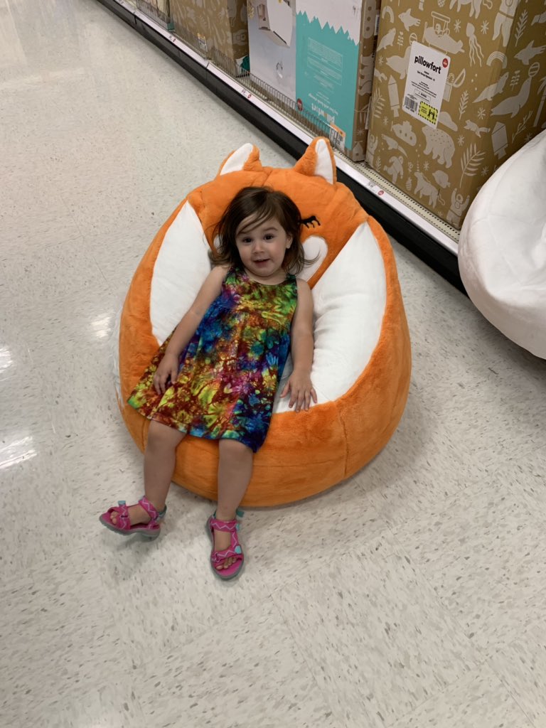kirarene11's tweet photo. Hey @Target, I think my niece needs a modeling contract because she LOVES Target so very much! @Ccrafton1163 #TargetToddler #TargetDog #TargetModel https://t.co/bgMJNwpREK