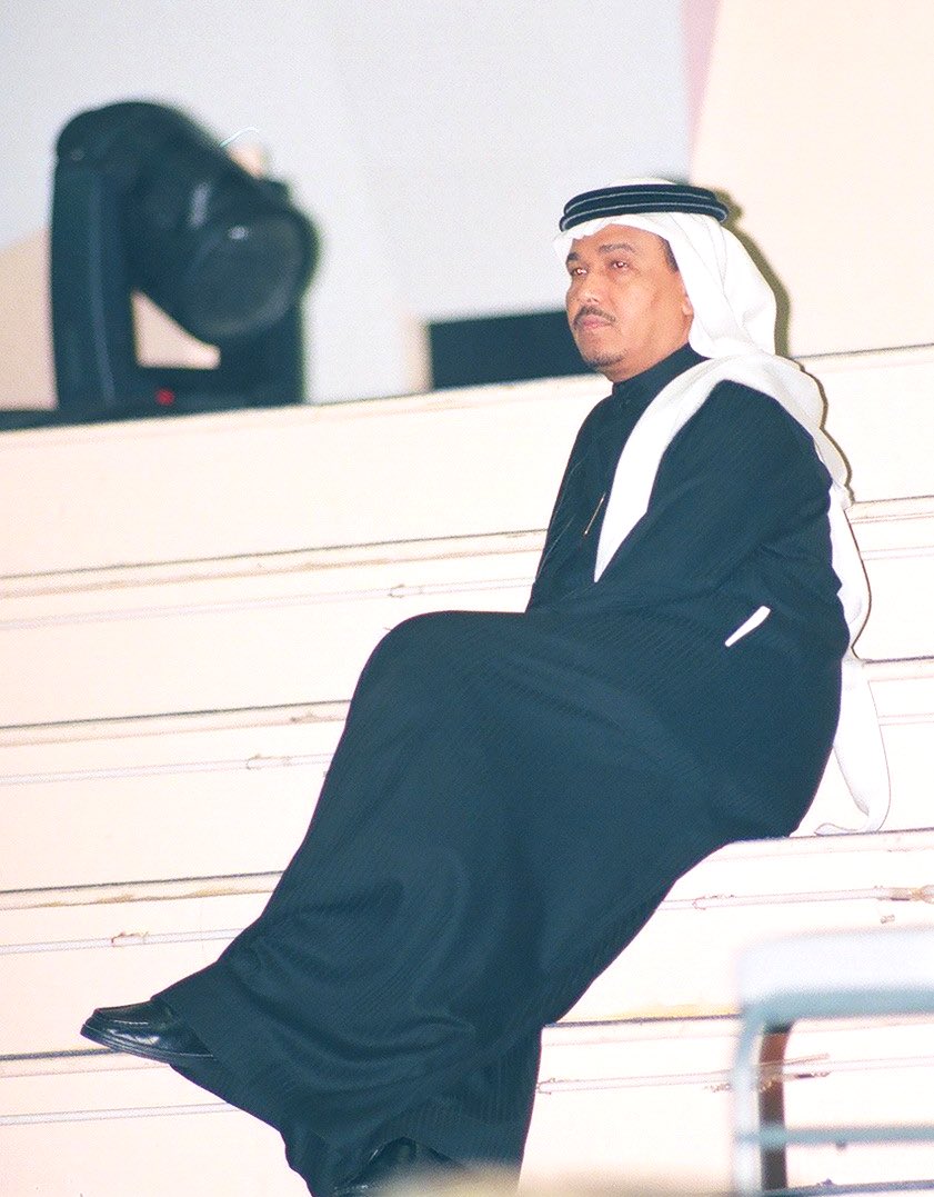 usif711's tweet photo. أحسب الحب حبٍ قد مضى لـي
وأثر مافات من  حبَّـي  تسلَّـي 
إليـن الله رمانـي فـي طريقـه
وذقت الحب صدق وطحت كلَّي 
هلا .. هلا باللي له الخافق يهلي
من الفرحه وروحي به تهلي
يا هلا
يا هلا والفين هلا

كل عام وعشاق #محمد_عبده بخير 
وأهداء لكم صورة #نادرة #فنان_العرب 
 #فنان_العرب_٧٠_عام https://t.co/Qov09Jsira