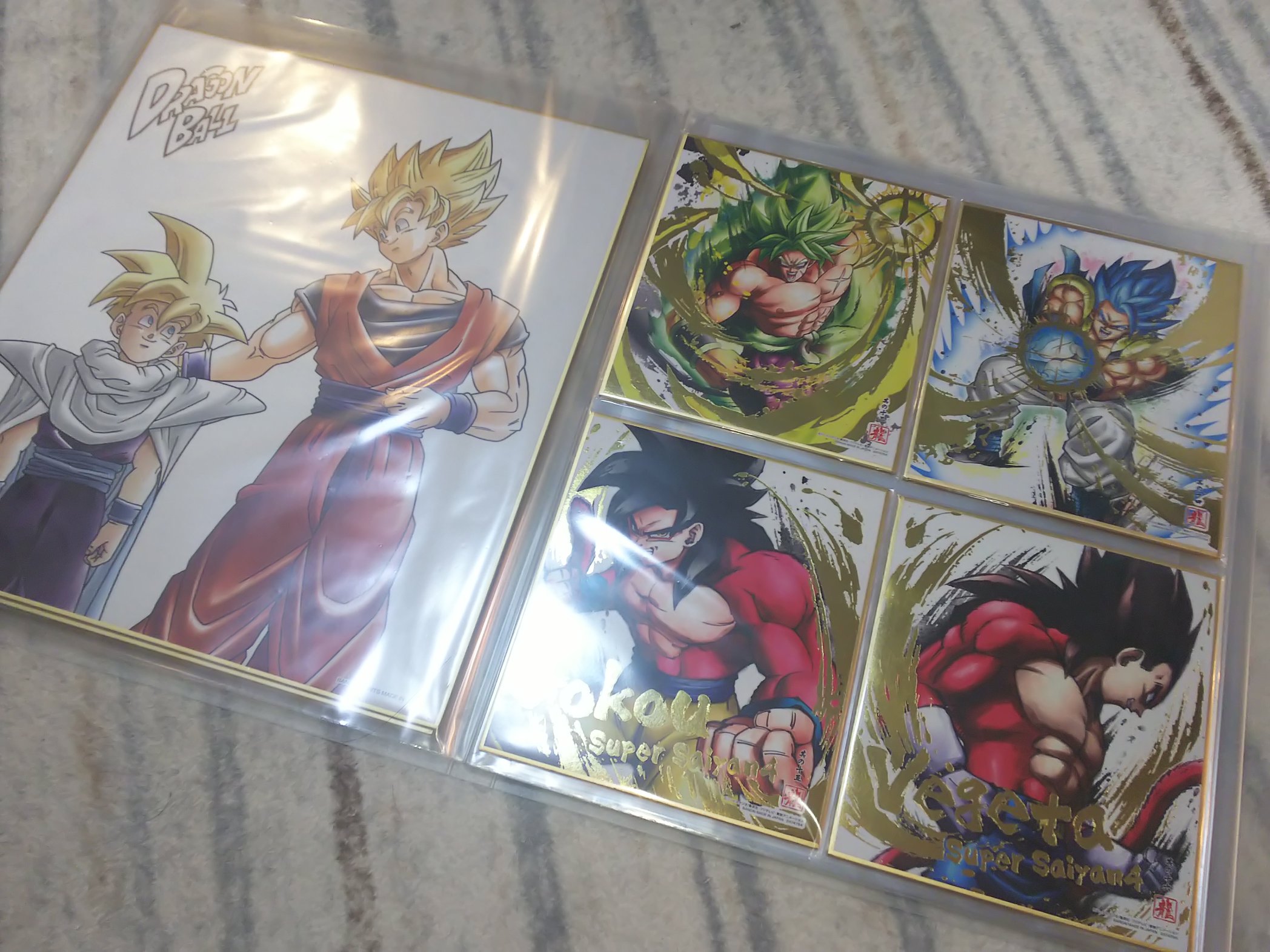 ペキンさん 無印良品のa4ワイドクリアホルダーが色紙の収納 にかなりの威力を発揮するということは強く拡散していきたい 一工夫すればミニ色紙もイケる 一回り小さくカットしたクリアファイルに貼ってはがせる低粘着両面テープで固定 T Co