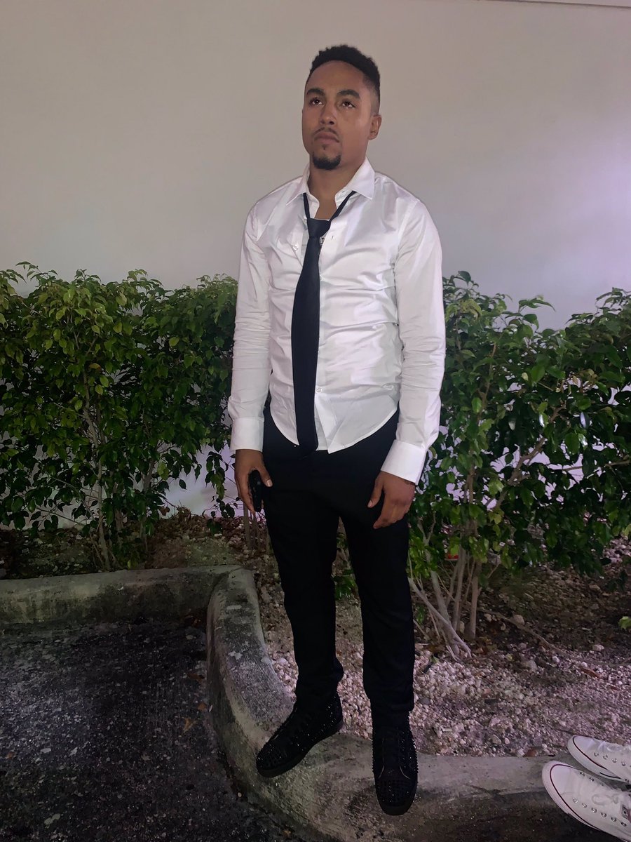 StanlyHector's tweet image. YOU TAUGHT ME TO BE STRONG 💪🏽AND NOT TO CRY 😪BUT SORRY TO LET YOU DOWN I CAN NEVER BE STRONG ENOUGH TO ACCEPT THAT YOU ARE NO LONGER HERE💔🕊🙏🏽 #LLN🖤 #myguardianangel