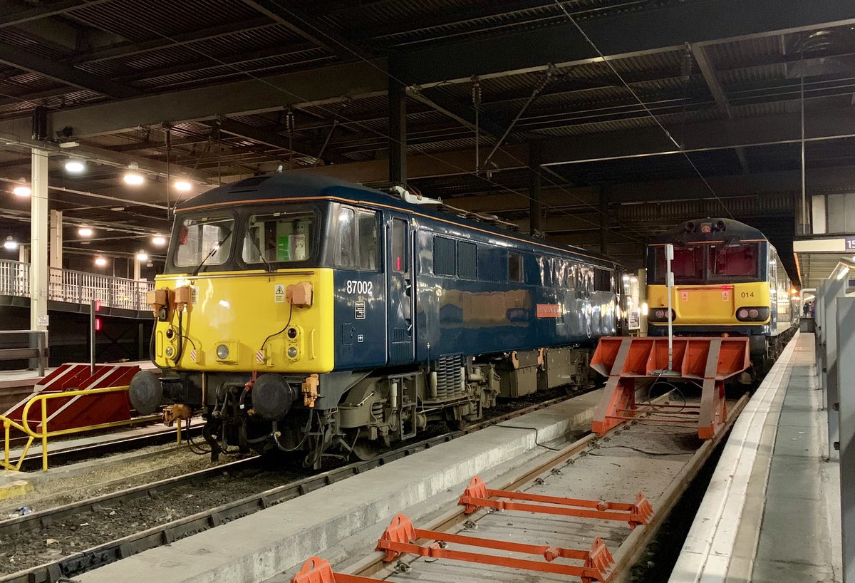 HiPa125's tweet image. #Class87 87002 ‘Royal Sovereign’ &amp;amp; #Class92 92014 at London Euston.

11/06/19