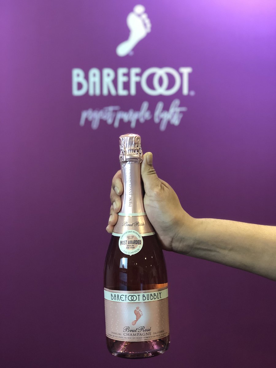BarefootWine's tweet photo. What a great weekend at Summit 21 collaborating with black women across the country highlighting candid, natural and joyous moments to prove that life is more fun when we come together as a community 👯 💜 #ProjectPurpleLight https://t.co/5RdWENCsNd