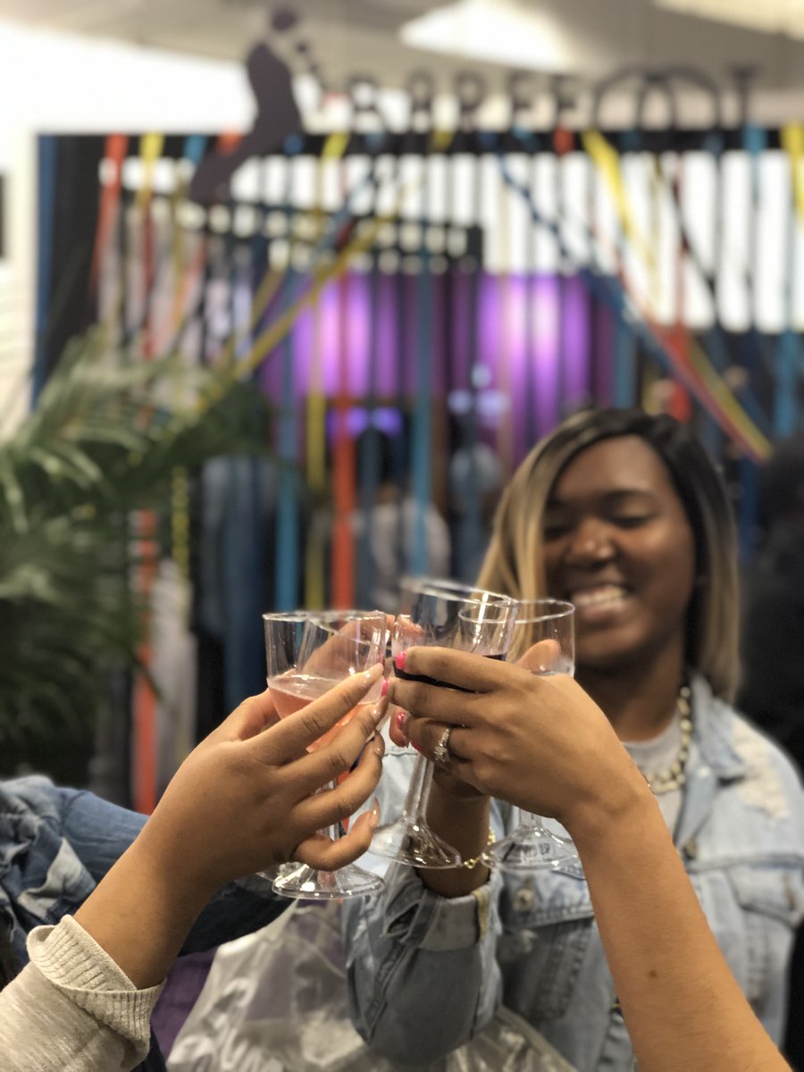 BarefootWine's tweet photo. What a great weekend at Summit 21 collaborating with black women across the country highlighting candid, natural and joyous moments to prove that life is more fun when we come together as a community 👯 💜 #ProjectPurpleLight https://t.co/5RdWENCsNd
