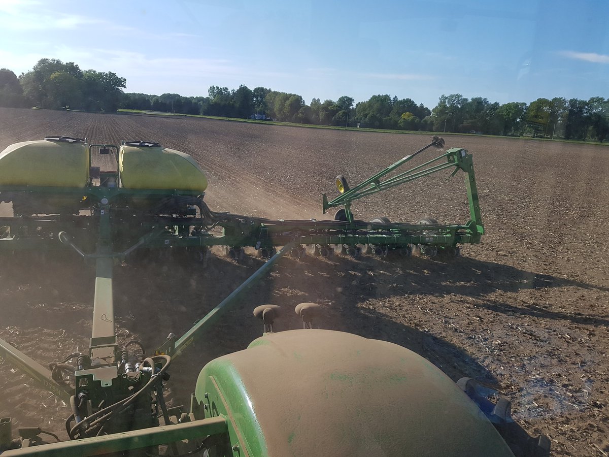 planterpilot's tweet photo. 🌽's done... getting some whites in before thurdays rain https://t.co/0jeZsl8Xt8