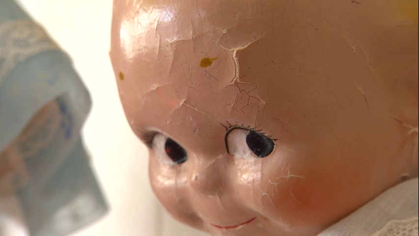 Chronicle5's tweet photo. It's a busy operating room at #JennyBabysDollHospital "Dolls are re stuffed, restrung, and restyled – often with new clothes" @ErikaWCVB @anthonyeverett @shaynaseymour @sangichandra #wackywork #oddjobs 7:30 #wcvb https://t.co/MgjN5olnuz