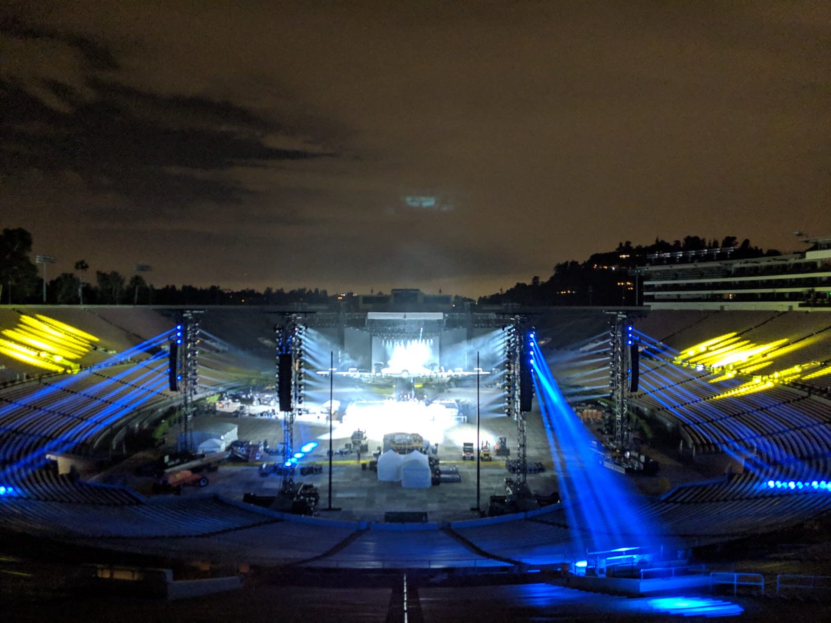 ExpMorris's tweet photo. That's a wrap on BTS "Love Yourself" World Tour 💥 Check out that @Robelighting Robospot™ follow spot system setup 😎 https://t.co/kTR7mHhaoY