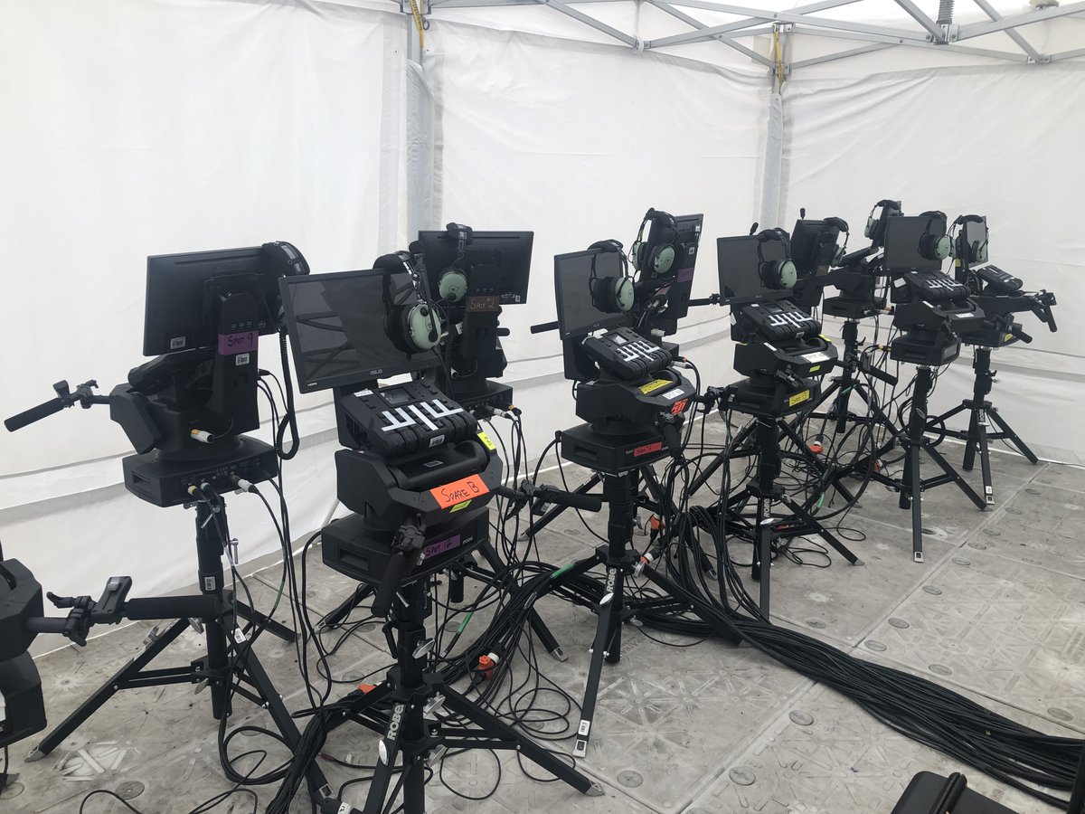 ExpMorris's tweet photo. That's a wrap on BTS "Love Yourself" World Tour 💥 Check out that @Robelighting Robospot™ follow spot system setup 😎 https://t.co/kTR7mHhaoY