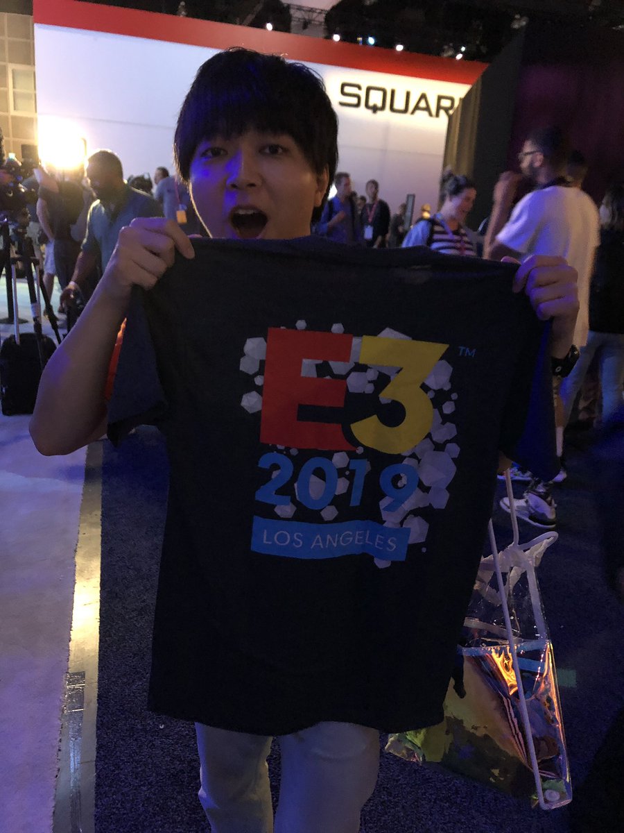 vジャンプ編集部 盛り上がってます 公式tシャツを購入したので こちらvジャンプ9月号 7 発売 にて抽選で5名の読者にプレゼントいたします マナティ
