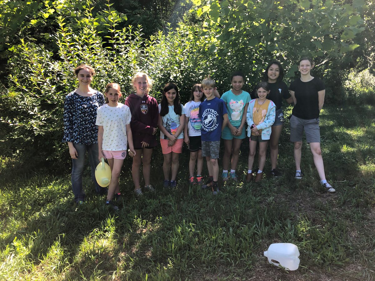 MrBassBCPS's tweet photo. ⁦@Prettyboyes1⁩ ⁦@HerefordHSBulls⁩ ⁦@NicoleKNorris⁩  Hereford High School’s future engineers help beautify the meadow at PBE by leading the planting with some of our amazing 4th and 5th graders!  Thanks HHS for sending your angels. https://t.co/4vSjfcubdV