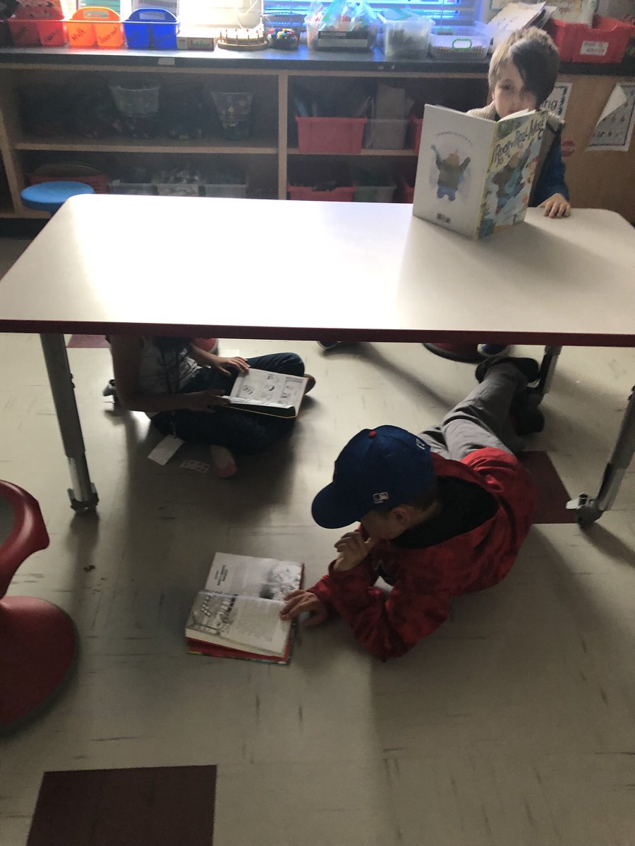 Demczak3rdGrade's tweet photo. You can read ANYWHERE! Students earned some fun reading time UNDER our desks! 📚 @Relay_BCPS #1relay4all @BCPS_ELA https://t.co/dy63P2oMBJ