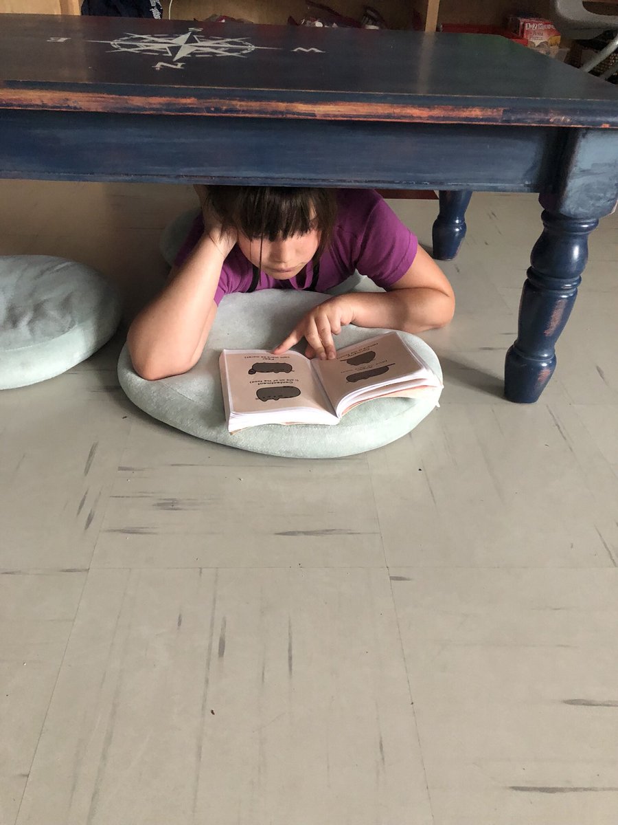 Demczak3rdGrade's tweet photo. You can read ANYWHERE! Students earned some fun reading time UNDER our desks! 📚 @Relay_BCPS #1relay4all @BCPS_ELA https://t.co/dy63P2oMBJ
