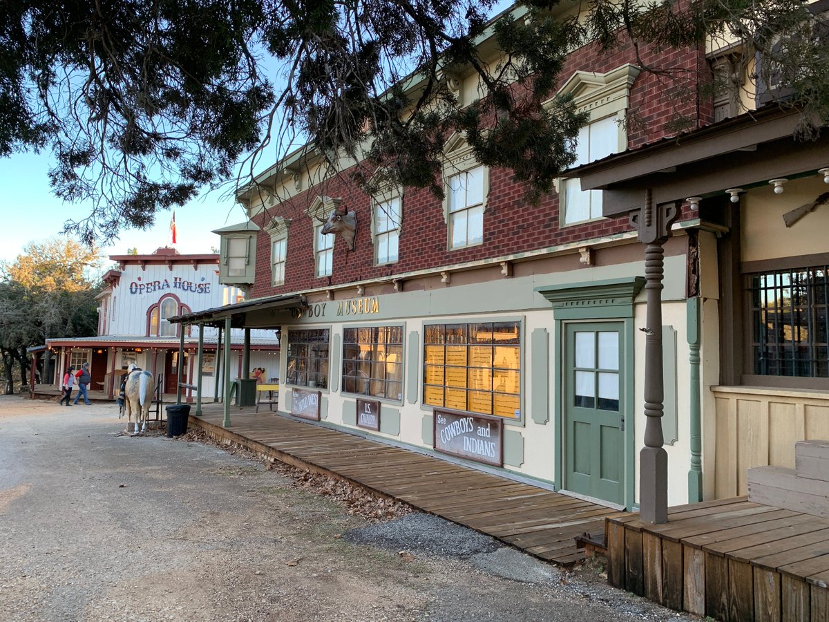 myopengates's tweet photo. Unique vacation spot. Ever wanted to travel back to a simpler time, but with modern comforts. Whether you want to relax or have a little adventure, Pioneer Town is great for singles, couples or families. Check out more here https://t.co/ffGKpi6imO
*
*
*
#relax #adventure #western https://t.co/URtfbEGwuO