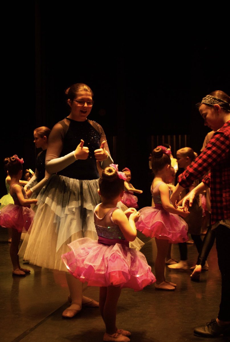 FIMDance's tweet photo. I love how our jrFac and seasoned FIMdancers take care of our FIMbabies💞 #servantheart #FIMdance *photo credits @Itsmaciemae https://t.co/M5mZEKSnoD