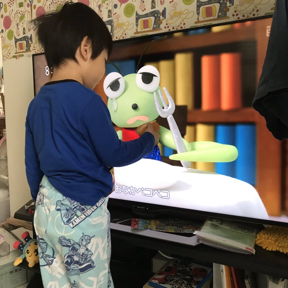 はら ぺこ カマキリ 作詞