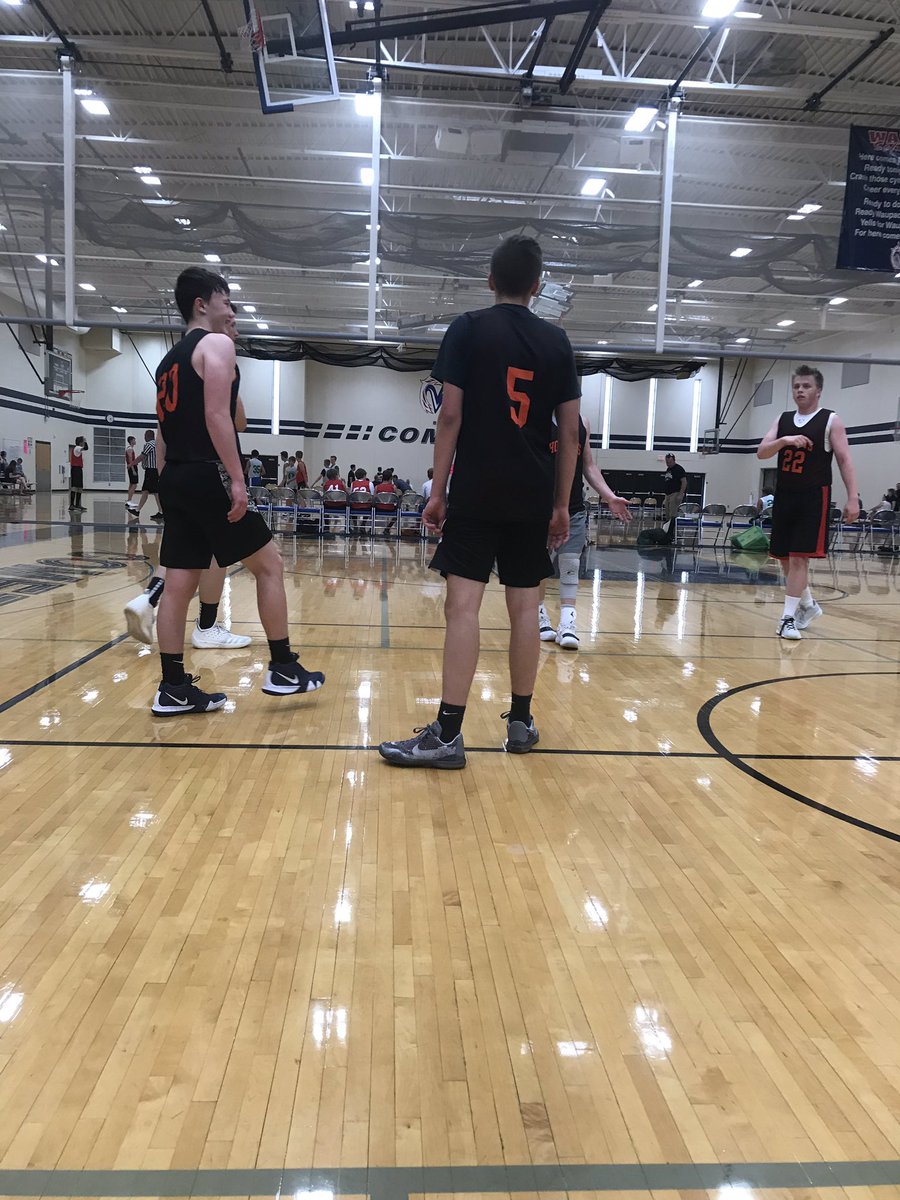 WautomaBoysBB's tweet photo. Our 2 summer leagues began this week. Last night we took 2 Wโs in Westfield, one from PGL, and the other from Pardeville. Tonight in Waupaca we defeated Waupaca 47-37 and Amherst 42-35! 4-0 in 2 nights of hoops!
#SummerSwarm https://t.co/HNdYybVdDG
