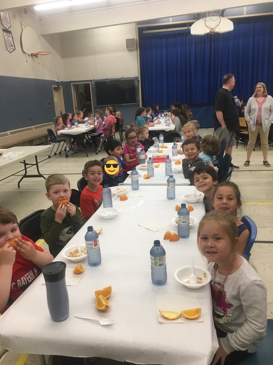 Neva_Murray78's tweet photo. Thanks to Batistelli’s YIG who visited us Monday morning to talk about healthy eating tips and provide all the students with a healthy breakfast!

#battistellisyig 
#RaiseAFoodLover 
#foodloversunite https://t.co/AzHzIuaRHD