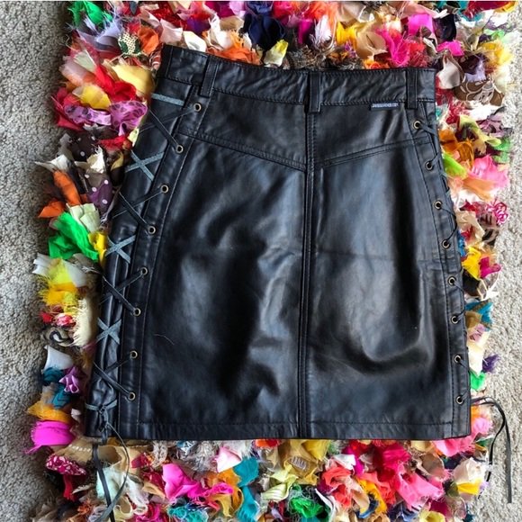 andrealynxo's tweet photo. So good I had to share! Check out all the items I'm loving on @Poshmarkapp #poshmark #fashion #style #shopmycloset #jaminleather #vintage #nbd: https://t.co/ZMD5DSA6pA https://t.co/Qw5N5LG1P9