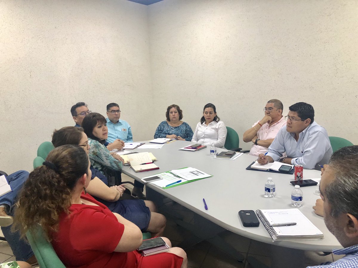 JulioRizo80's tweet photo. En Reunión de trabajo con el Cuerpo de Gobierno Subdelegación Tuxtla Gutiérrez analizando metas en materia de Recaudación. #BuenaTarde 👍🏻 https://t.co/J2OfxqUFf2