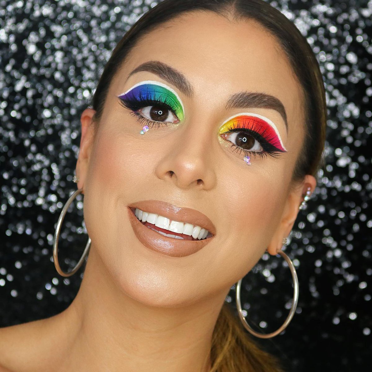 blushpromua's tweet photo. Que el amor siempre sea un motivo para sonreír! ❣️ Love is Love ❣️ #Pride Inspired Makeup 🌈✨ #PrideMonth https://t.co/MZ32smpZmO