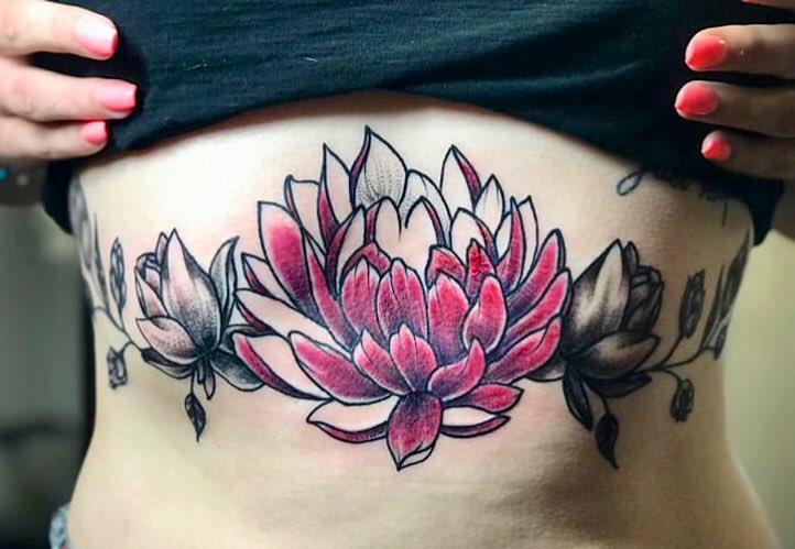 brittanyxolynne's tweet image. Tattoo update featuring some color, shading, and blood 🌺 #SecondSession #FreshInk