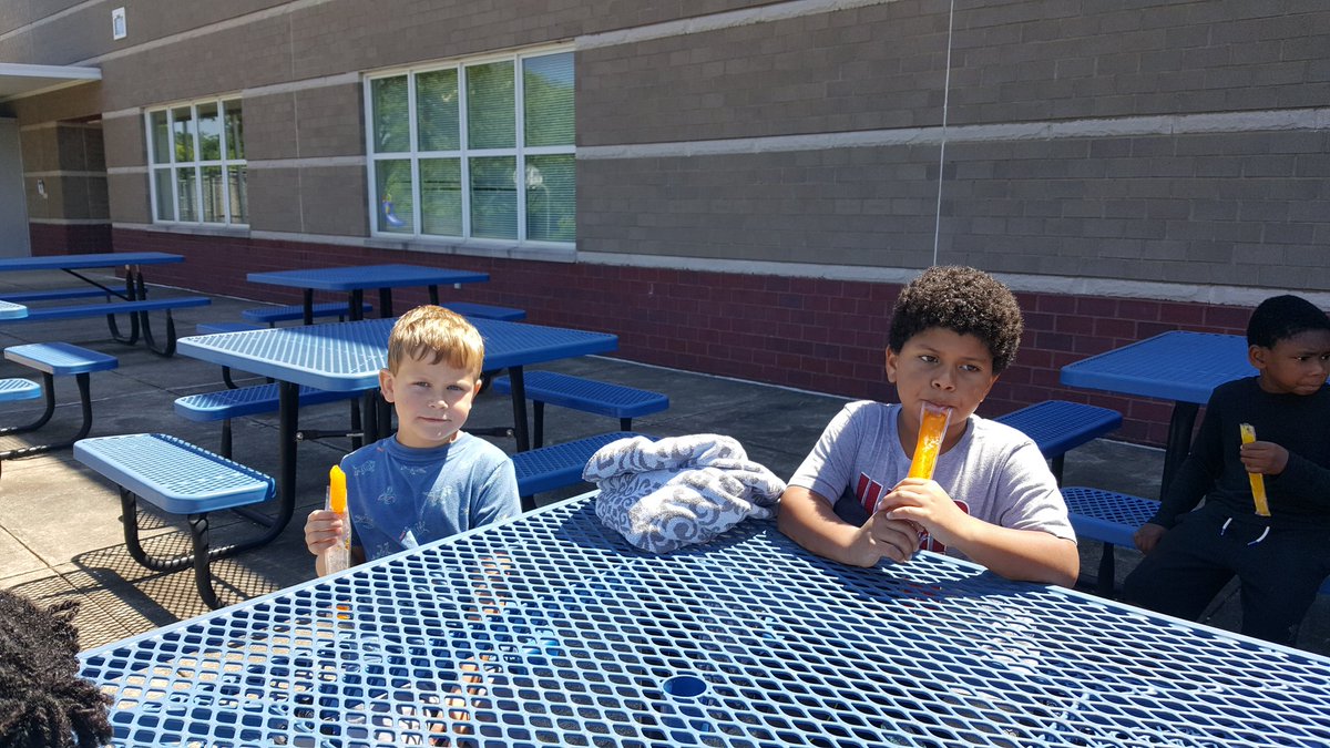 McGrawsClass's tweet photo. Had so much fun at the quarter 4 celebration today!!🌞😊 #irvinignites https://t.co/Rkwo30KU1v