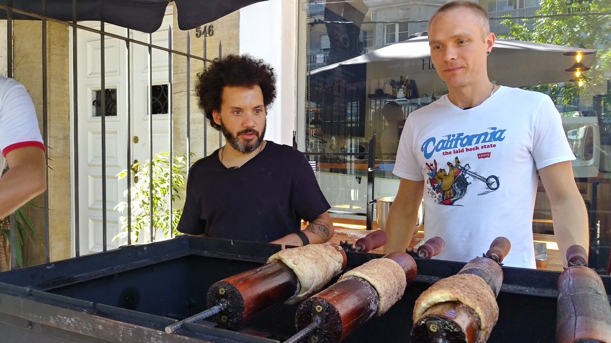 TVCIUDADuy's tweet photo. ¿Te perdiste #BocaABoca? Esta noche a las 23h volvemos a emitir el programa de cocina Checa de la cafetería https://t.co/p2LXQHe4Qo.ffe. Bajo la conducción de #PabloSilvera te mostramos la pastería característica de la bohemia. https://t.co/alg7T0vApj