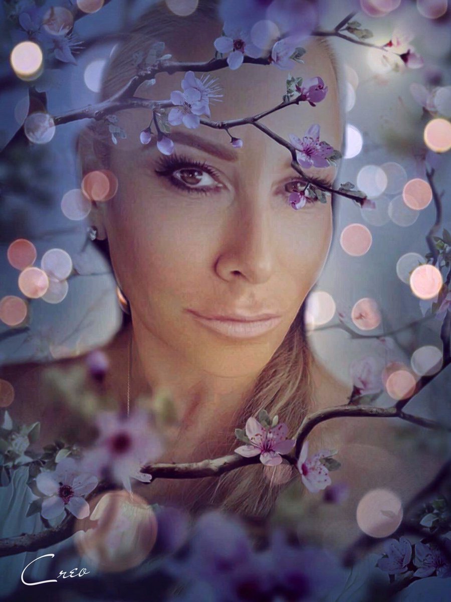 reneecrea8's tweet photo. Just me… so much going on in this mind… #artist#art#creativegirl#miami#newyork#hampton#painter#galleryartist https://t.co/sX3Kl5rj5p