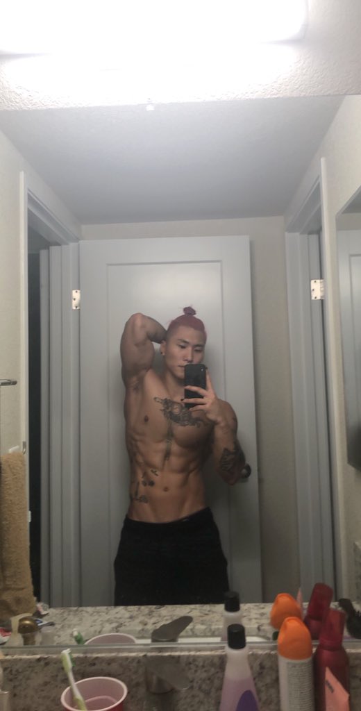 Kishindubz's tweet photo. Still weighing solid 150 almost at my final form for diso 1000 calories a day really cuttin me up 🤧 https://t.co/6gwYm3EObw