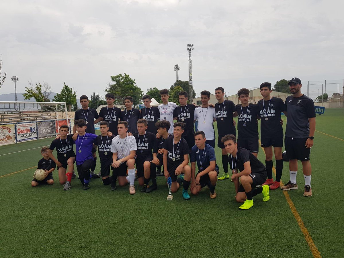 EFSANMIGUEL2003's tweet photo. #TORNEOS / Enhorabuena al #Cadete de @CMorenoalba93 que ganó el campeonato organizado en #Alhama desplegando un magnífico fútbol y disfrutando al máximo 🙌👏🙌👏
¡ Enhorabuena ! https://t.co/qU9zhmDVq0