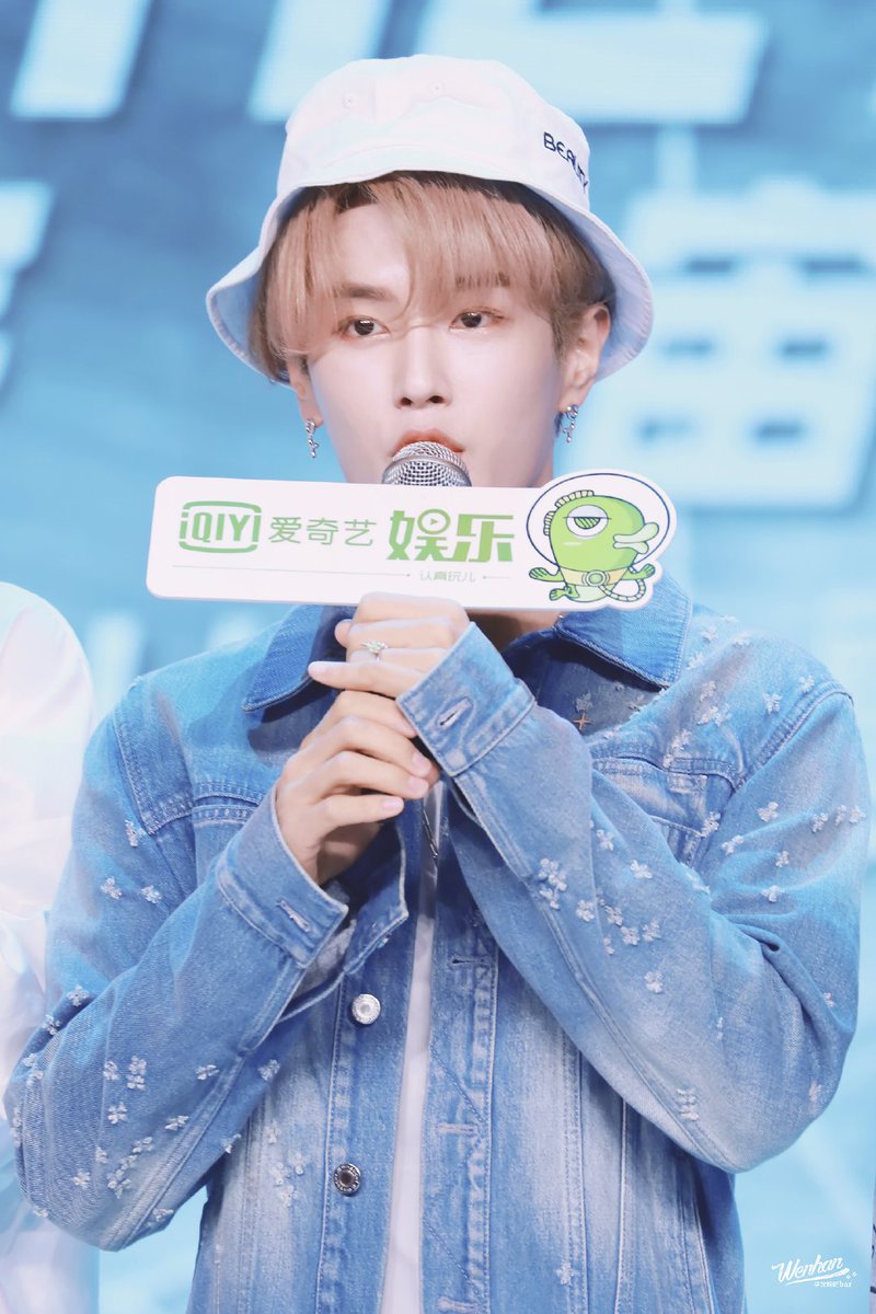 WenhanBar's tweet photo. 190611|夏瀚宇生日会
Waiting for your birthday❤
#李汶翰 #WENHAN #문한 #유나인 #UNIQ #UNINE https://t.co/qZ4sASI1hx