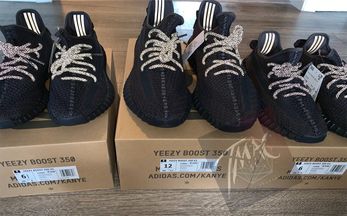 TMACcooks's tweet image. 3 today, 3 tomorrow, and 2 Thursday! #YEEZYBOOST350V2 #sneakerbot #soleaio #aiobotv2 #cooked #pirateblack