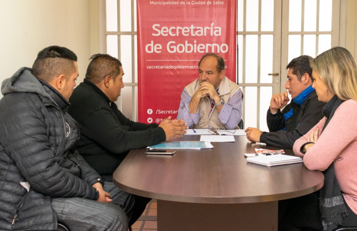ricardo_villada's tweet image. Apoyamos las oportunidades laborales para los salteños siempre, así como cuidamos que todos los emprendimientos puedan funcionar dentro del marco regulatorio de cada actividad. Por eso me reuní con Carlos Cruz de ASSIM, para que podamos seguir trabajando juntos en este sentido.