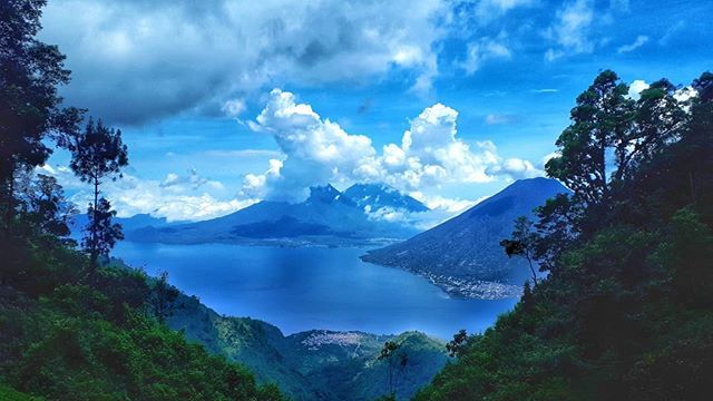 juango9889's tweet photo. Maravilla natural impresionante, me llena de felicidad.

#mountains #mountainvibes #sports #adventure #mountainaddicted #mountainlove
#adventuretime #keepexploring #exploremore #naturelover #mountainlover #nature #sky #beautiful  #blue #tree  #clouds #li… https://t.co/G0QLoJ8Gff https://t.co/k7rK6eZNTZ